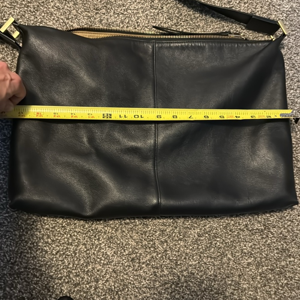 Elegant Black Leather Shoulder Bag - Picture 7 of 7